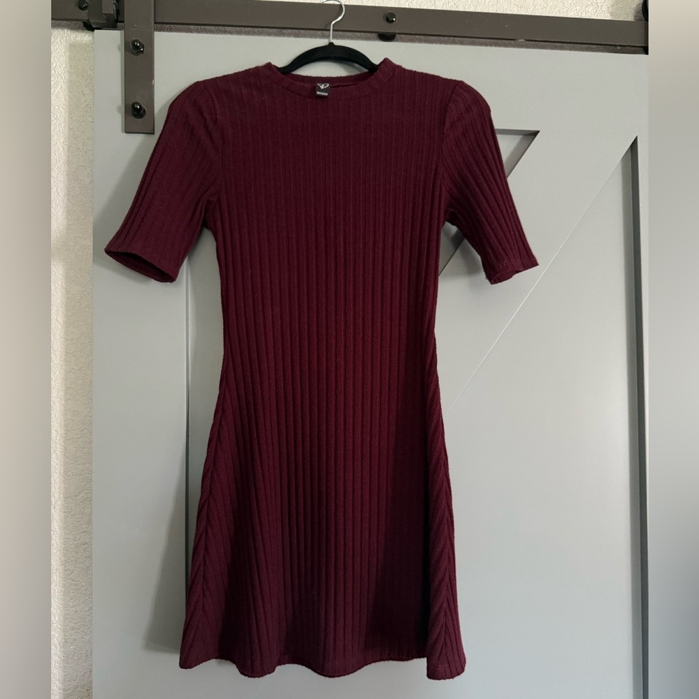 Elegant Burgundy Ribbed Dress